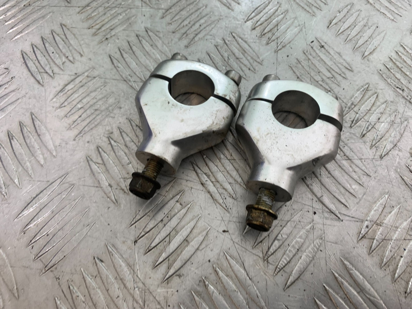 TRIUMPH SPEED TRIPLE R 1050 HANDLEBAR RISERS   2009 (CMB1183)