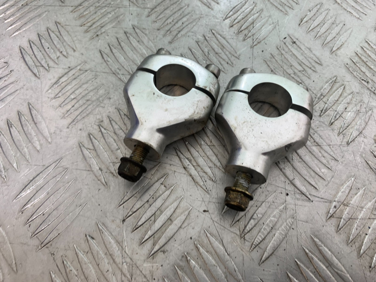 TRIUMPH SPEED TRIPLE R 1050 HANDLEBAR RISERS   2009 (CMB1183)