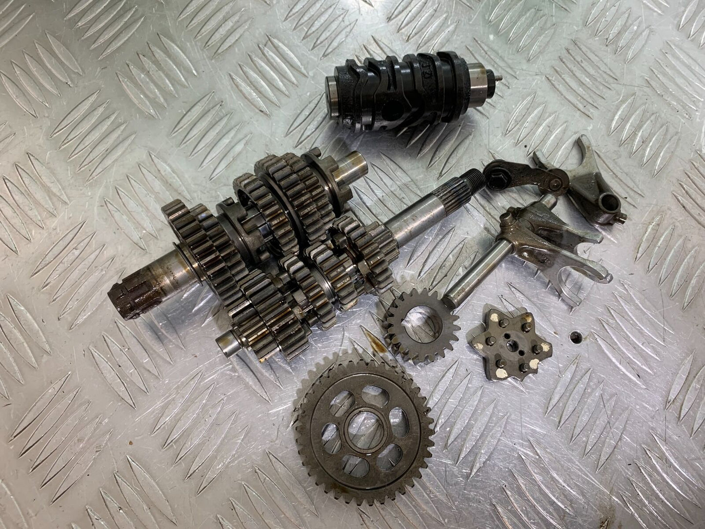 HONDA CBR125 CBR 125 GEARBOX YEAR 2004-06  (CMB1040)