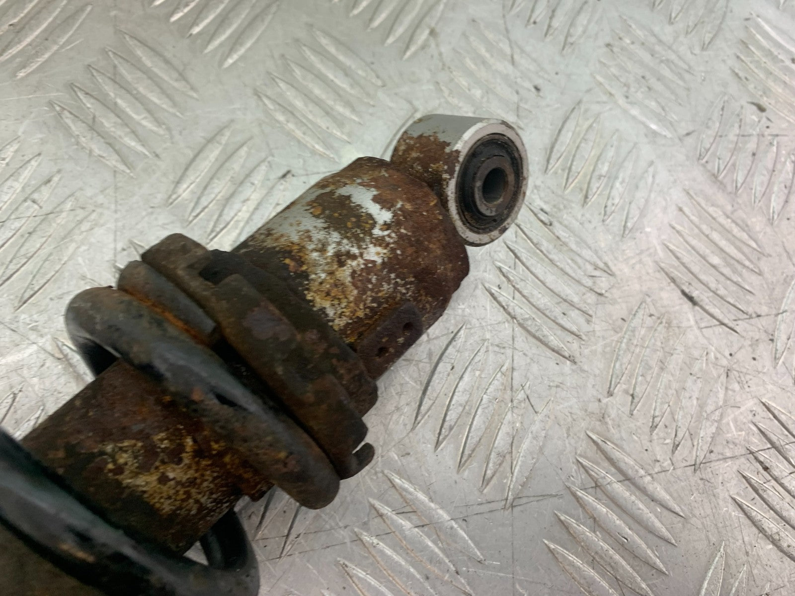 KAWASAKI Z750 Z 750 REAR SHOCK YEAR 2004-2006  (CMB1234)