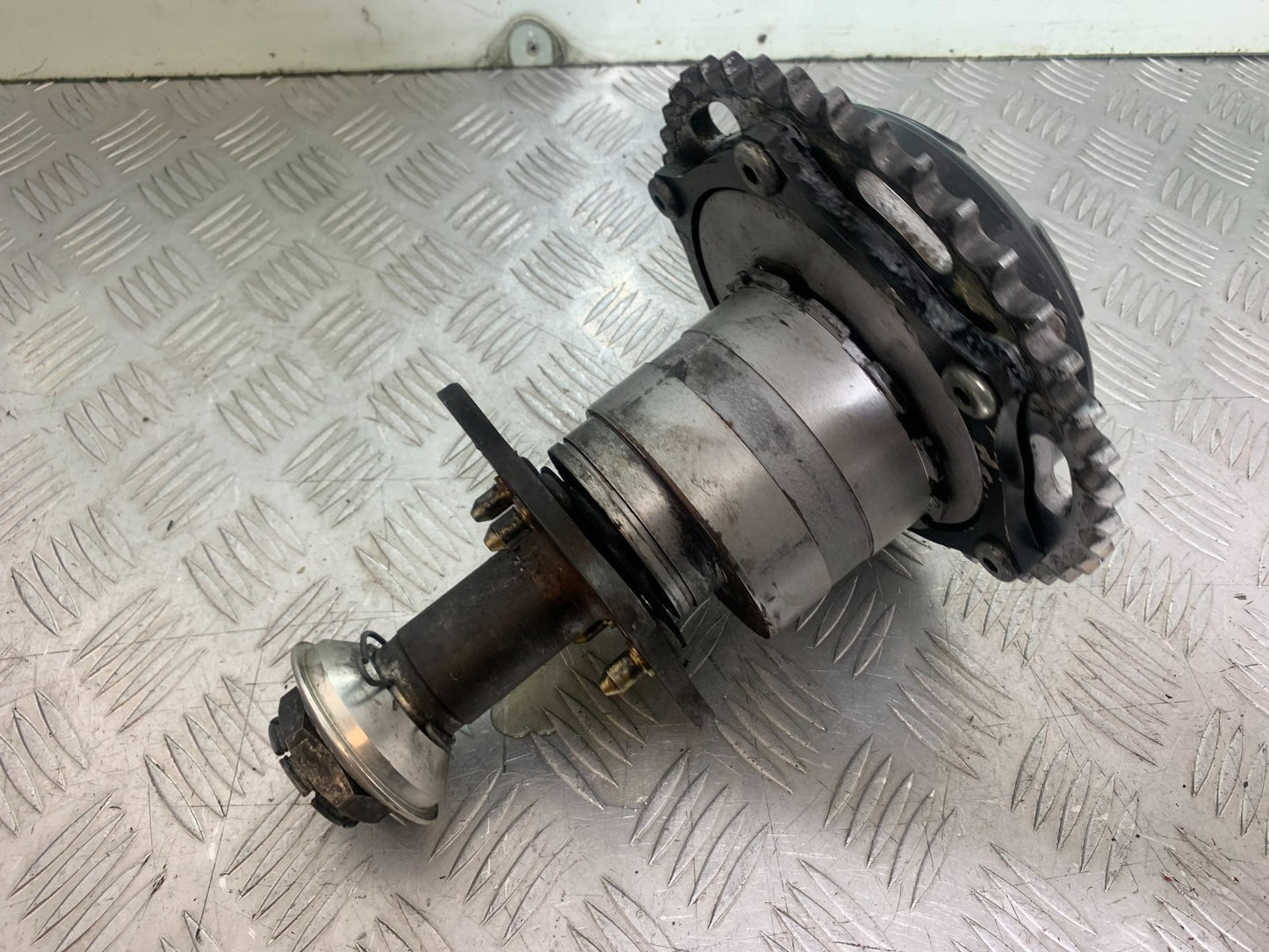 TRIUMPH 1050 SPRINT ST REAR HUB AND CARRIER  YEAR 2004-2007 (CMB1197)