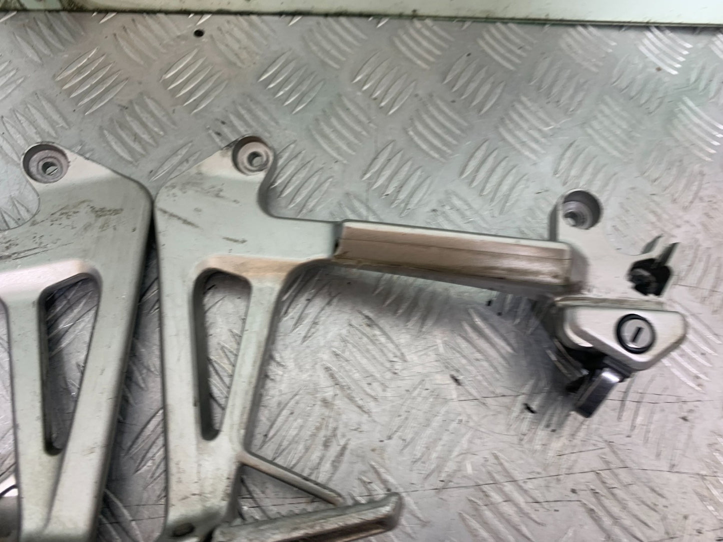 HONDA VFR800 PRE V-TEC REAR HANGERS   YEAR 1998-2001 (CMB1233)