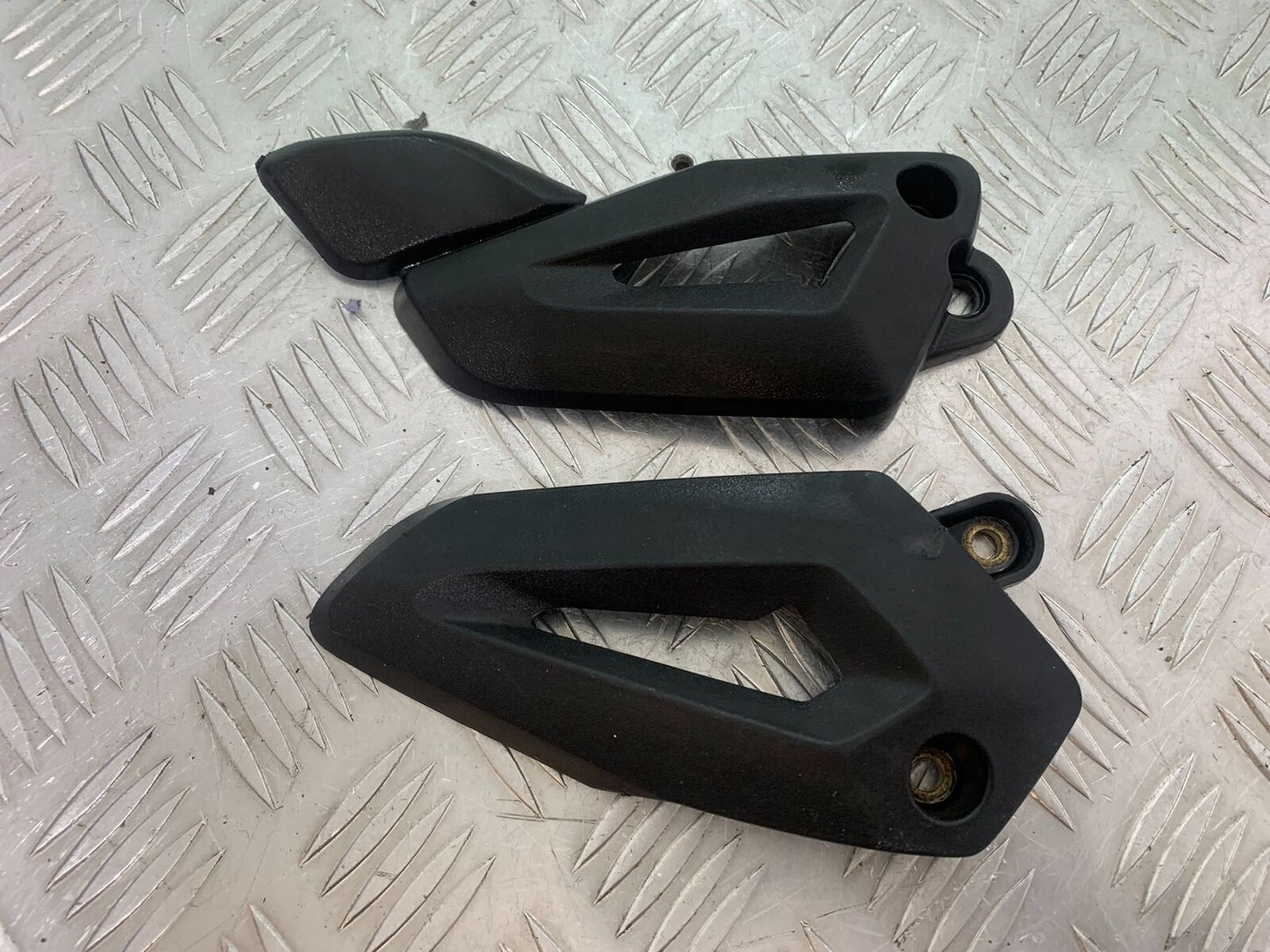 TRIUMPH TIGER 800 HEEL PLATES   YEAR 2011-2014 (CMB1113)