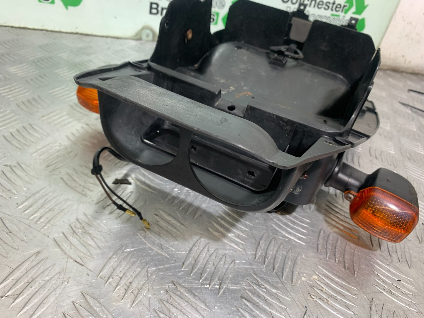 YAMAHA YZF R1 4XV REAR MUDGUARD AND INDICATORS  YEAR 1998-99 (CMB1291)