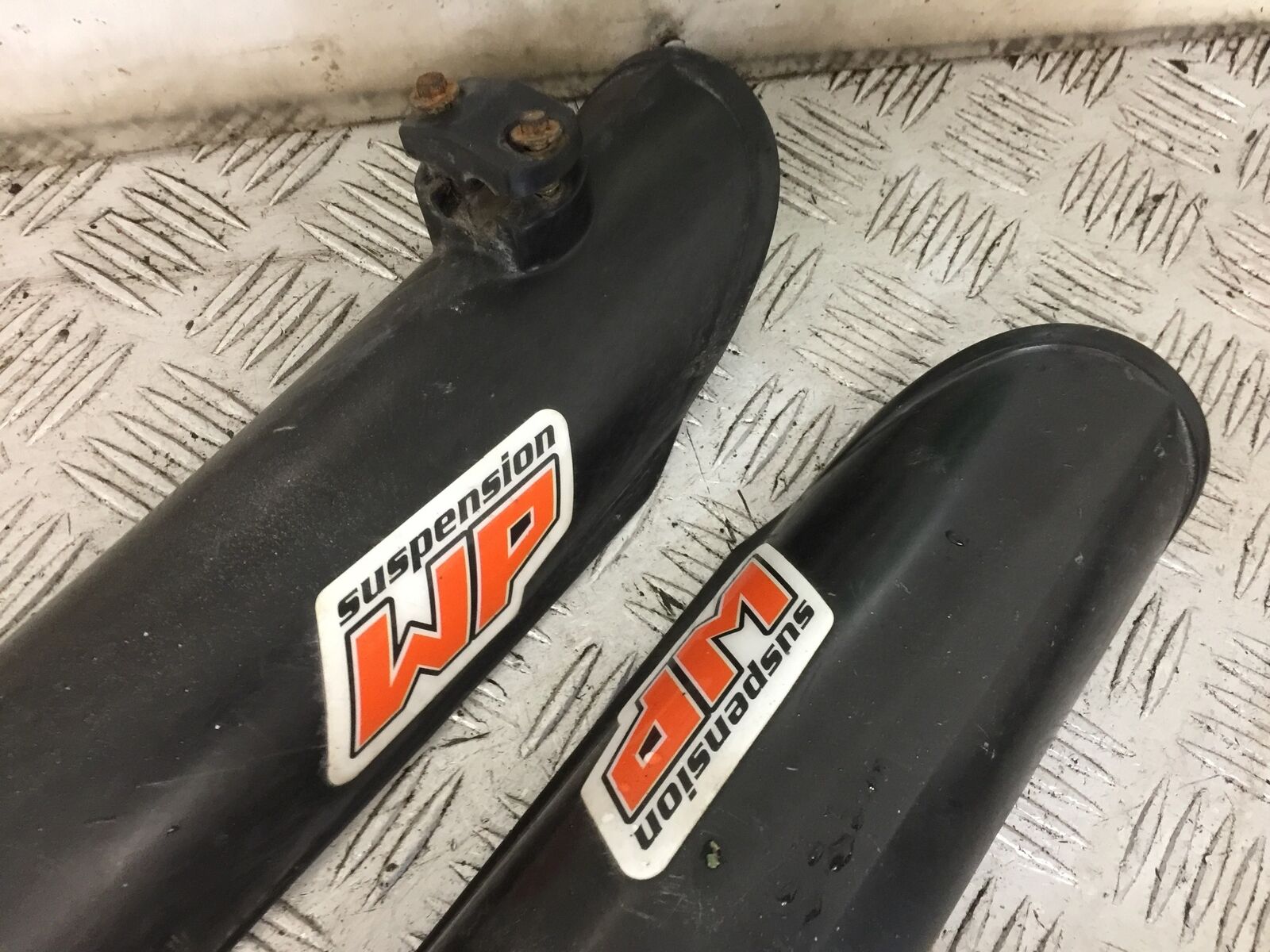 KTM400 KTM 400 LC4-E FORK GUARDS YEAR 2000 (STOCK 898)