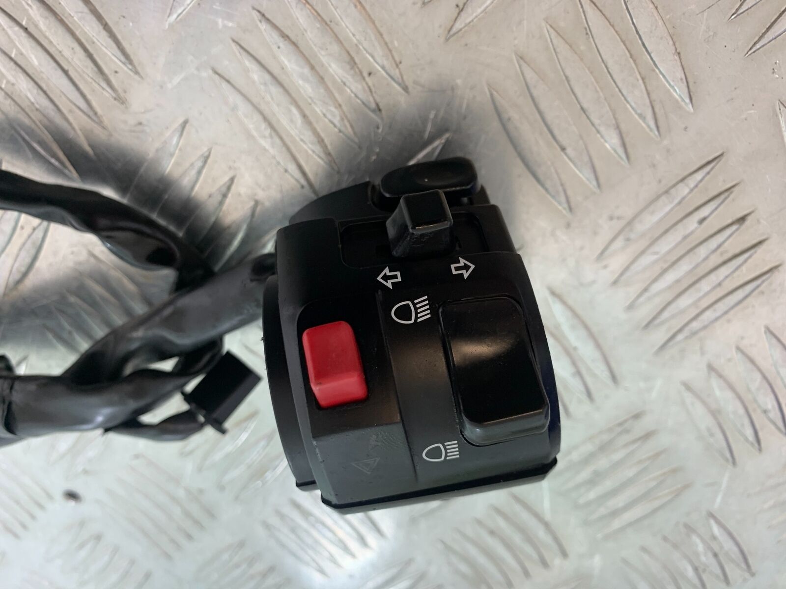 KAWASAKI NINJA 650 LEFT SWITCH GEAR  YEAR 2017-2019 (CMB1018)