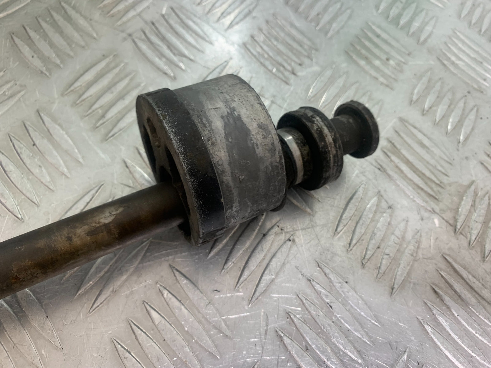 KAWASAKI ZZR1100 D REAR WHEEL SPINDLE  YEAR 1993-2001 (CMB1164)