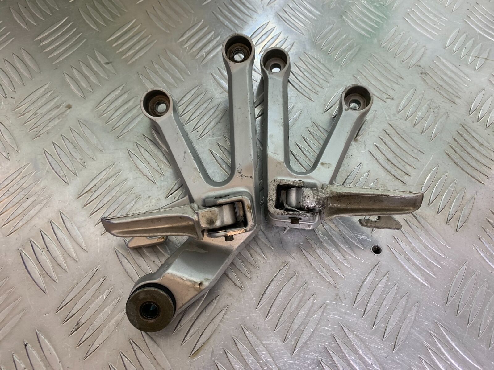 SUZUKI SV650 SV 650 REAR HANGERS YEAR 2003-2006 (CMB1014)