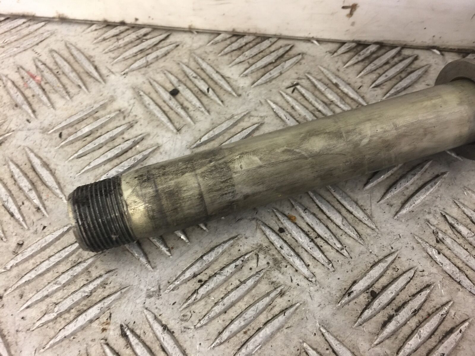 KAWASAKI ZX6R ZX6 R P7F P8F FRONT WHEEL  SPINDLE  YEAR 2007 2008 (STOCK 337)
