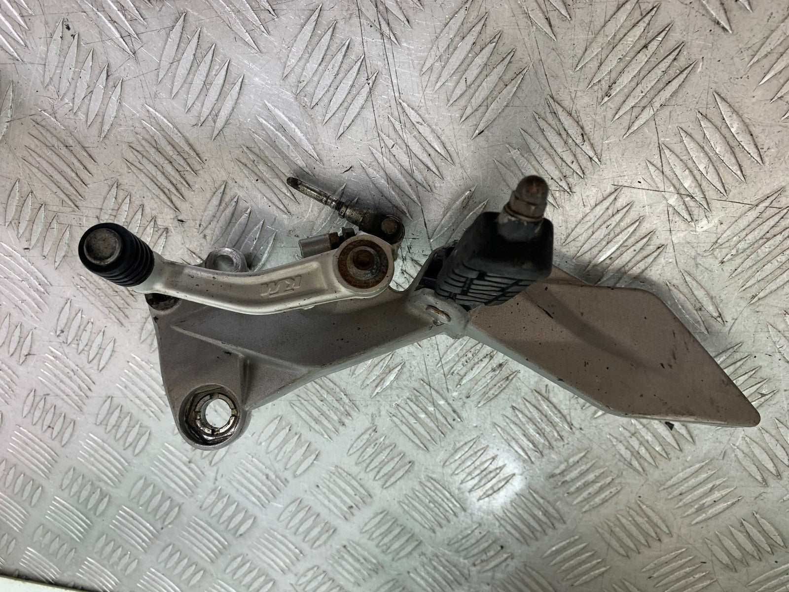 KTM DUKE 125 RIGHT HANGER  YEAR 2012-2016 (CMB1317)