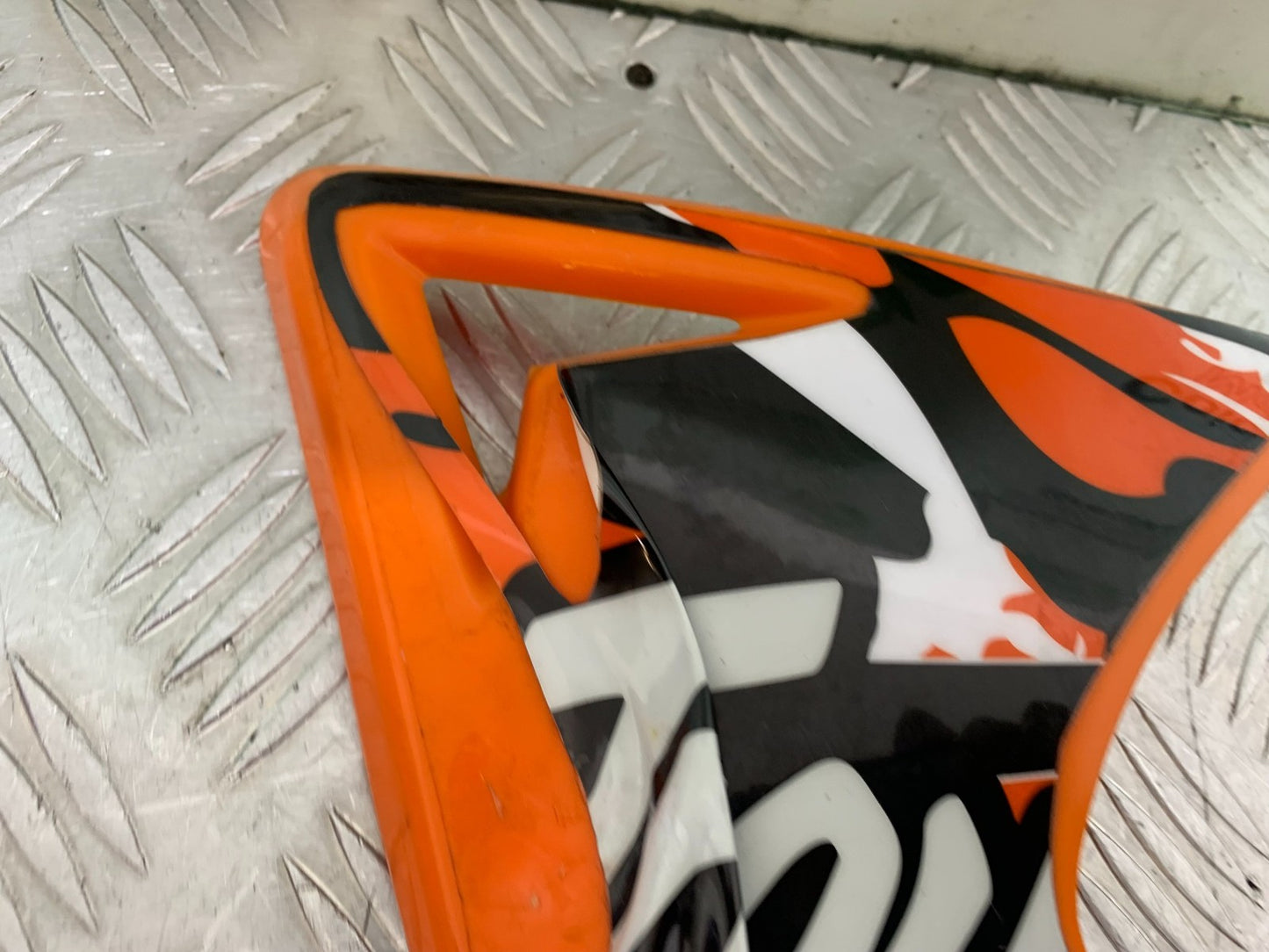 QINGQI QM125 GY-2B LEFT TANK COWL  YEAR 2016 (CMB1228)