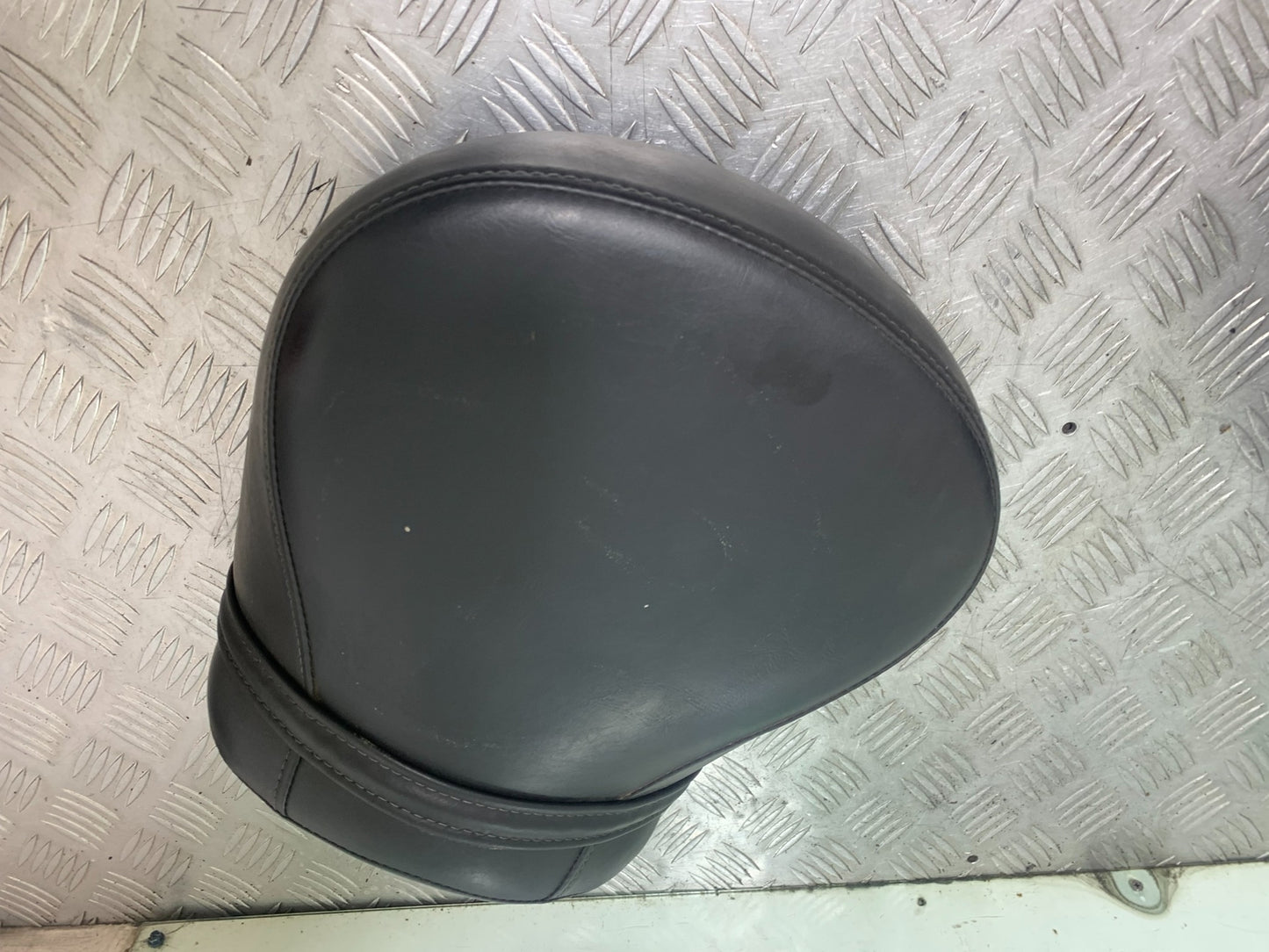 KAWASAKI VN1500 CLASSIC REAR SEAT   YEAR 1999 -2006 (CMB1166)