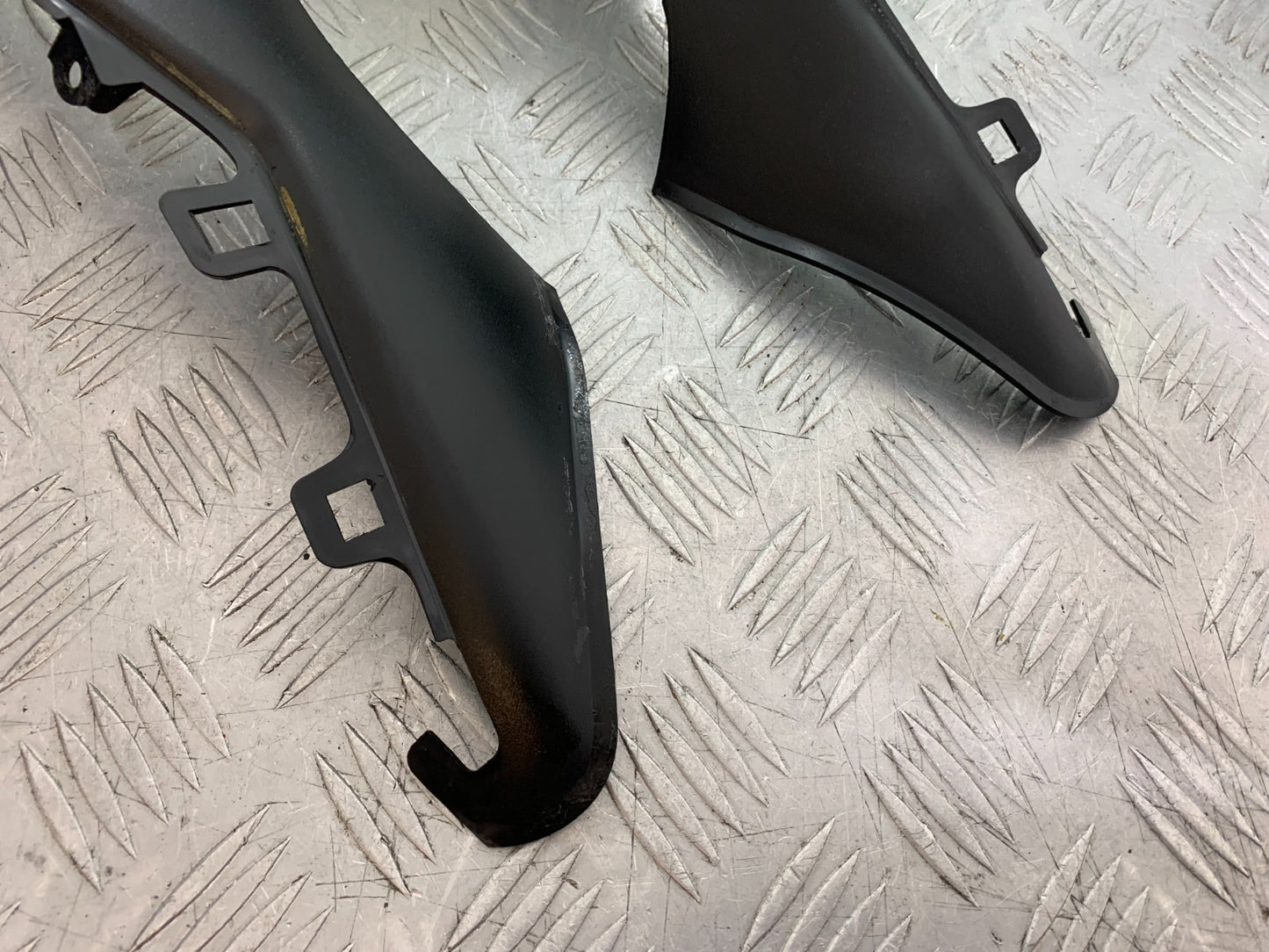 HONDA CBR1000 RR LEFT AND RIGHT TOP FAIRING INFILLS  YEAR  2008-2011 (CMB1330)