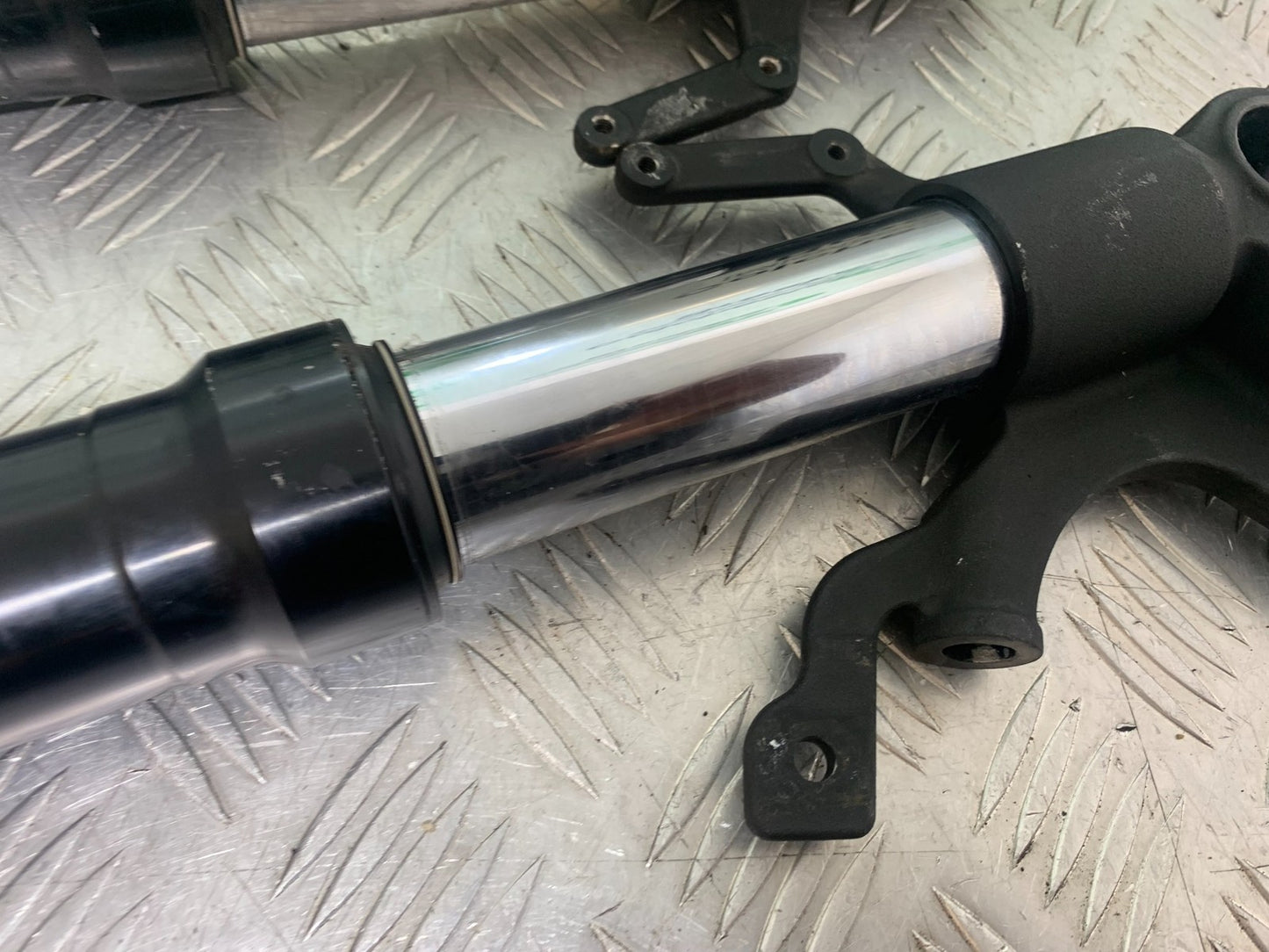 YAMAHA YZF R1 14 B BIG BANG FORKS  2009-14 (CMB1175)