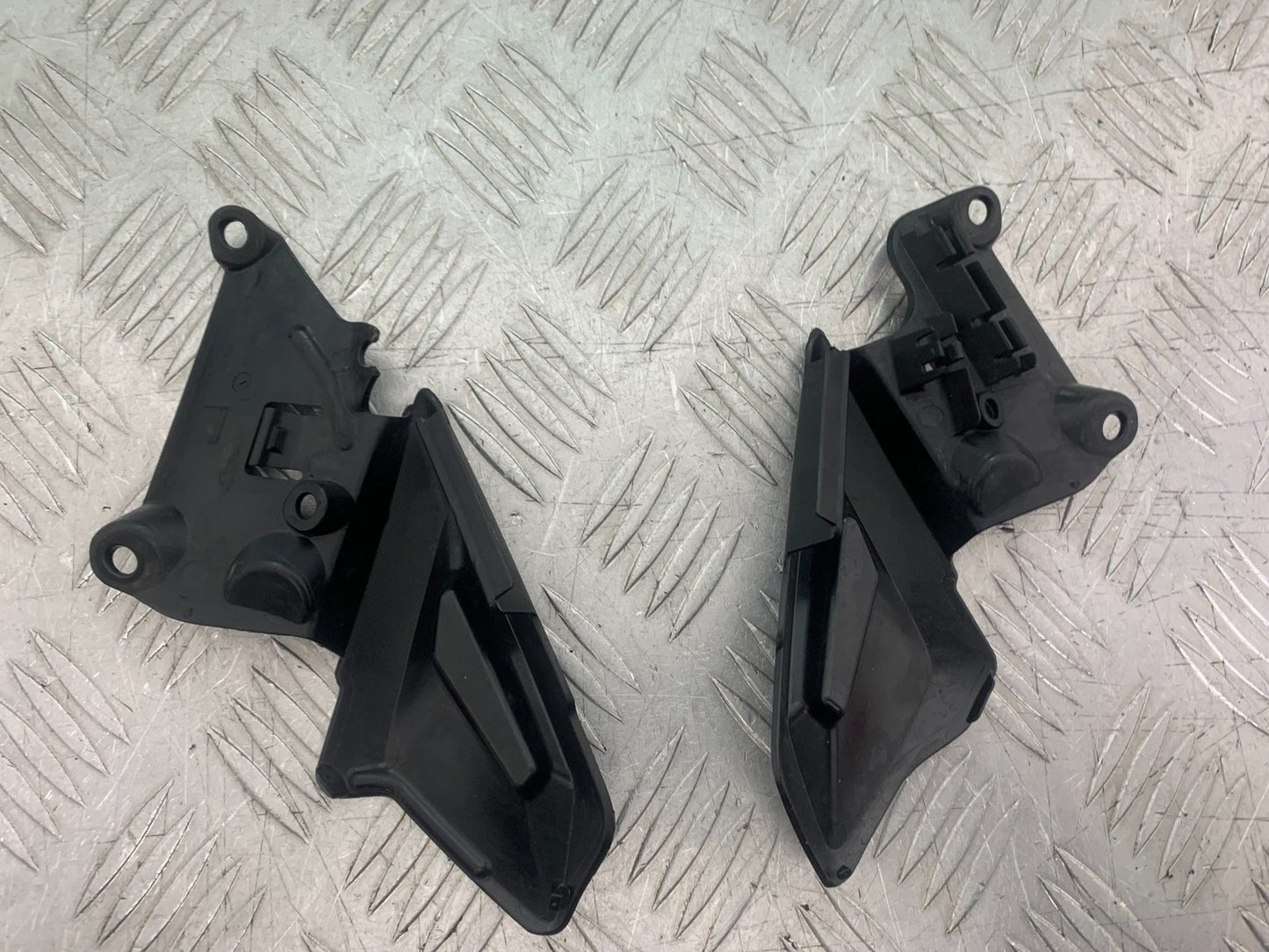 TRIUMPH 675 STREET TRIPLE RX LEFT AND RIGHT INFILLS  2015-2017 (CMB1299)