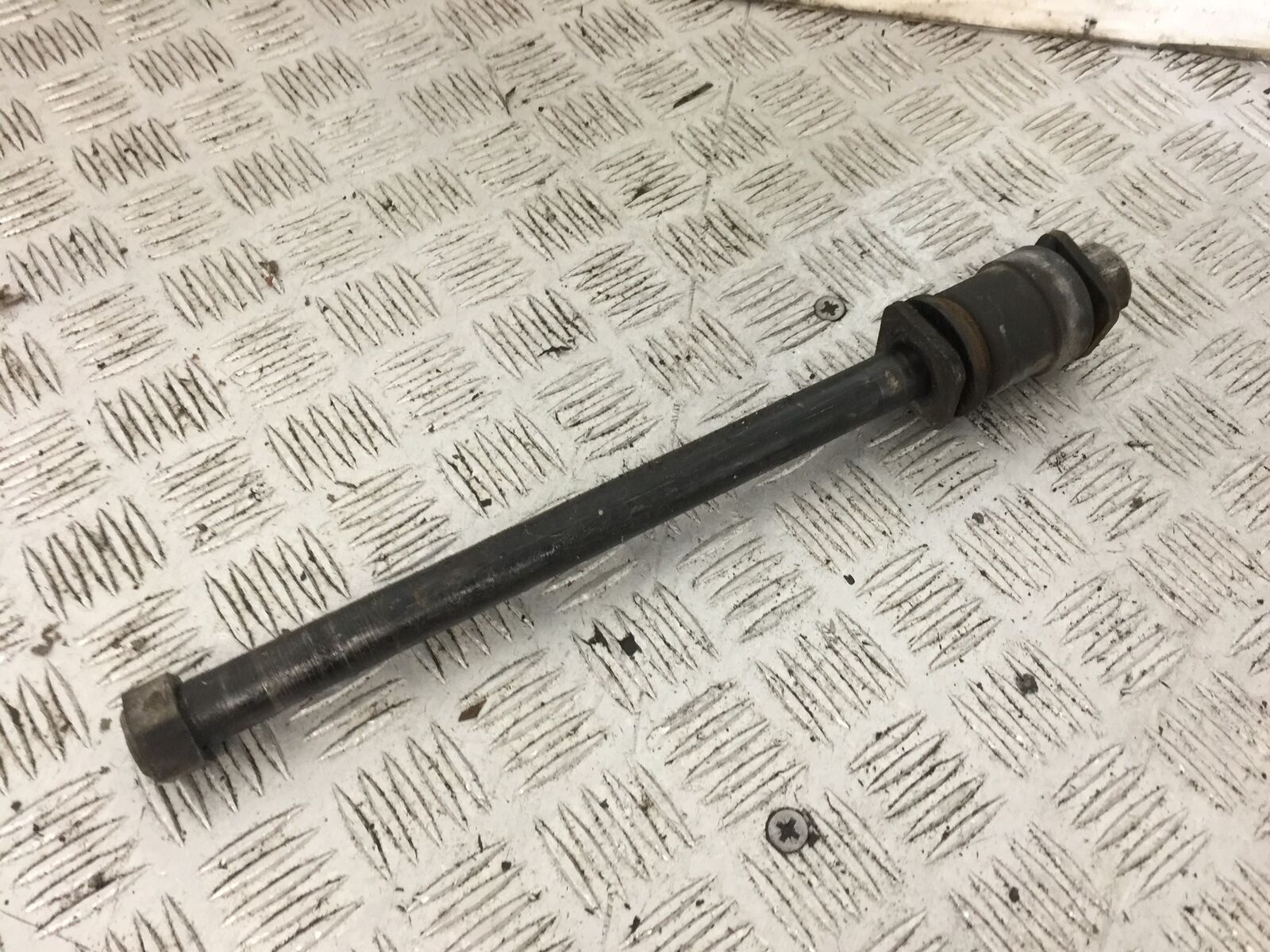 VICTORY V92 C REAR WHEEL SPINDLE  YEAR 2004 (STOCK 765)