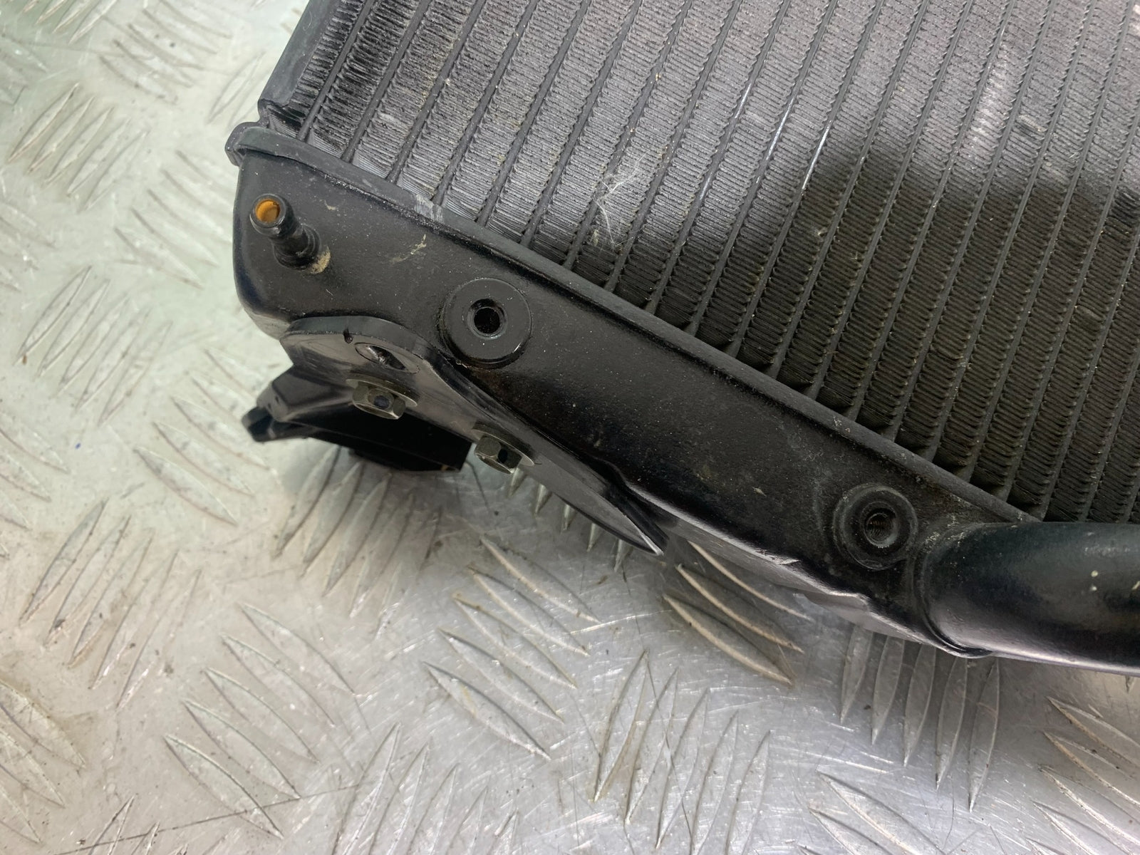 YAMAHA YZF R1 RADIATOR   YEAR 2004-2006 (CMB1155)