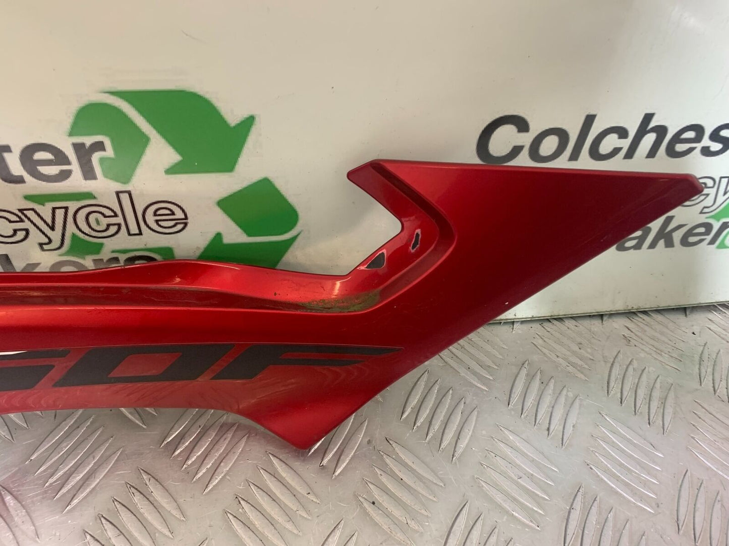 HONDA CBR650 F CBR 650F RIGHT SEAT PANEL   YEAR 2014-17  (CMB1130)