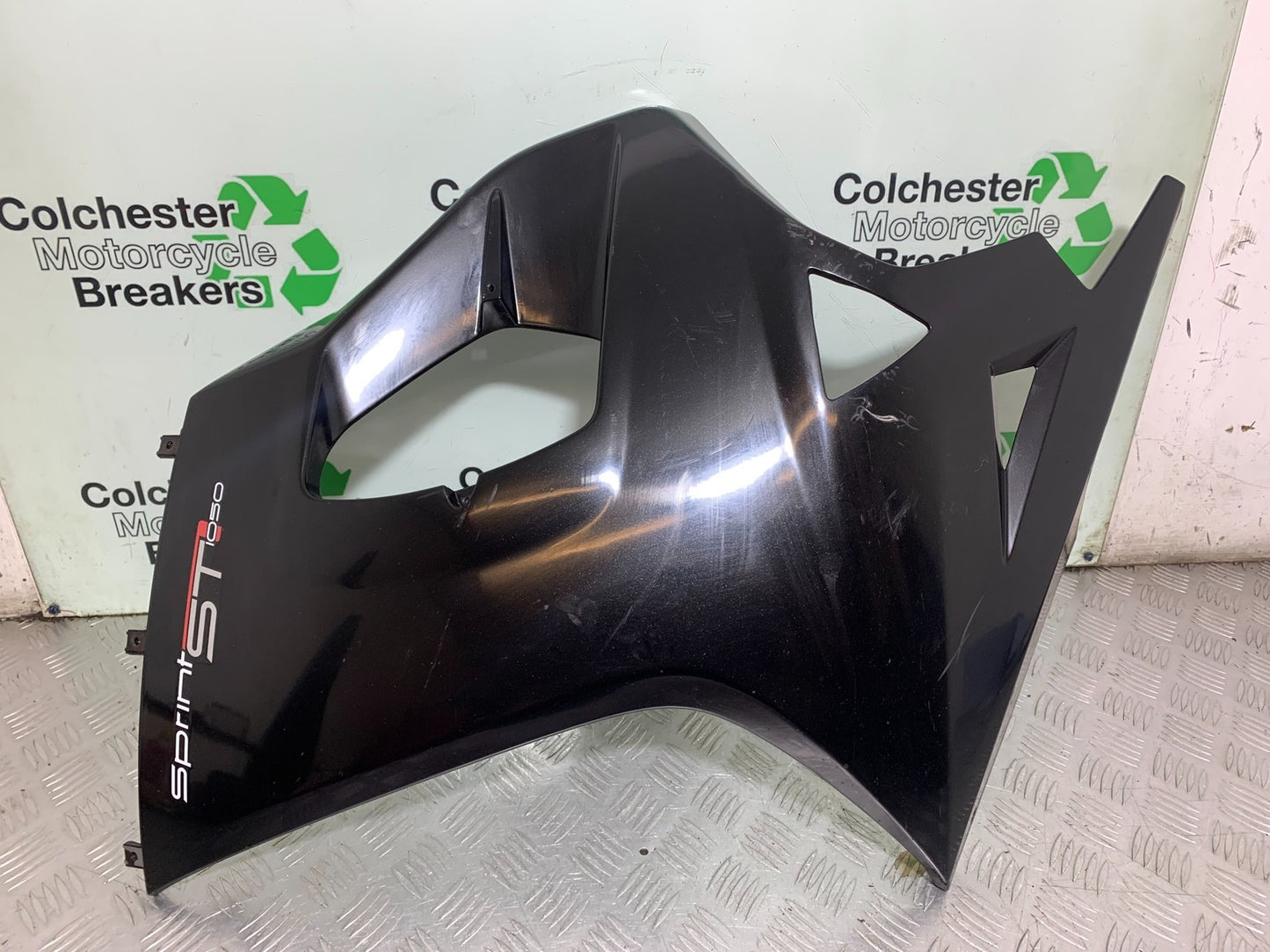 TRIUMPH 1050 SPRINT ST LEFT SIDE FAIRING  2003-2011 (CMB1285)
