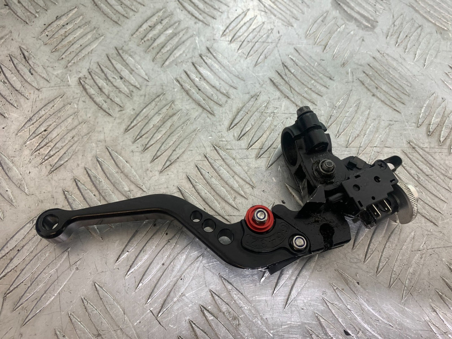 YAMAHA YZF R1 14 B BIG BANG CLUTCH LEVER AND BRACKET   2009-14 (CMB1175)