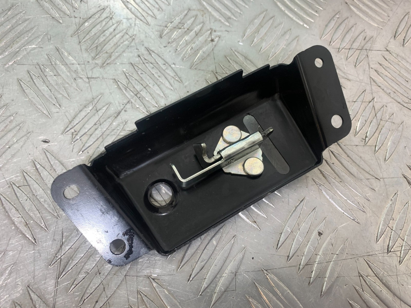 YAMAHA XSR900 XSR 900 SEAT LOCK  YEAR 2022-2024 (CMB1215)