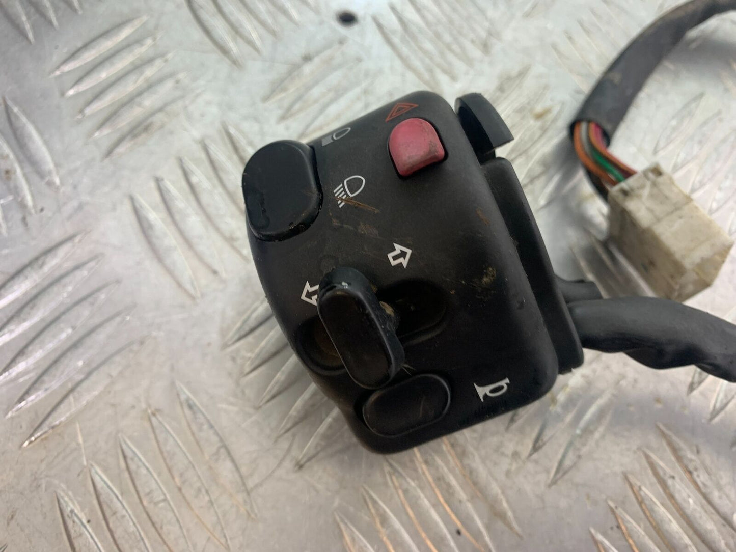 TRIUMPH 955i SPRINT ST LEFT SWITCH GEAR  YEAR 1999-2004 (CMB1124)