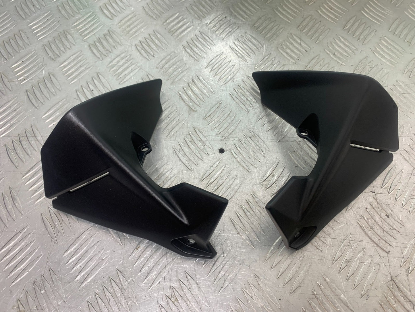 BMW R1200 R 1200 GS LEFT & RIGHT TANK INNER PANELS    YEAR 2013-2016 (CMB1257)