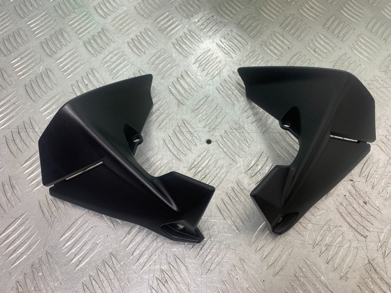 BMW R1200 R 1200 GS LEFT & RIGHT TANK INNER PANELS    YEAR 2013-2016 (CMB1257)