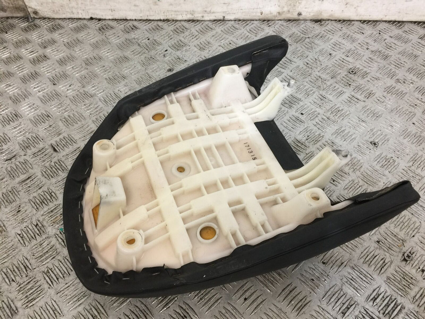 YAMAHA FJR1300 FJR 1300 REAR SEAT YEAR 2001-05 (STOCK 814)