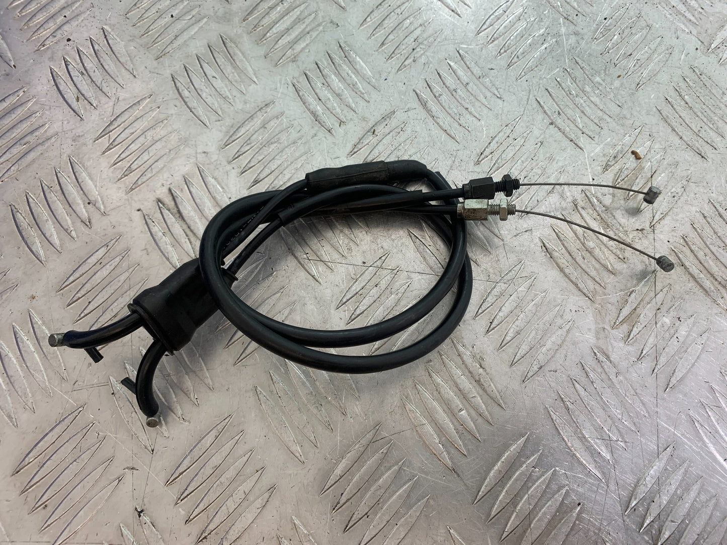 YAMAHA YZF R1 THROTTLE CABLES   YEAR 2004-2006 (CMB1155)