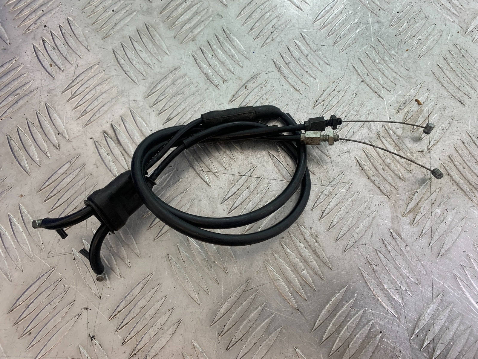 YAMAHA YZF R1 THROTTLE CABLES   YEAR 2004-2006 (CMB1155)