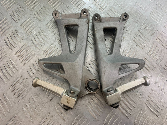 TRIUMPH 955i SPRINT ST REAR HANGERS AND PEGS   YEAR 1999-2004 (CMB1124)