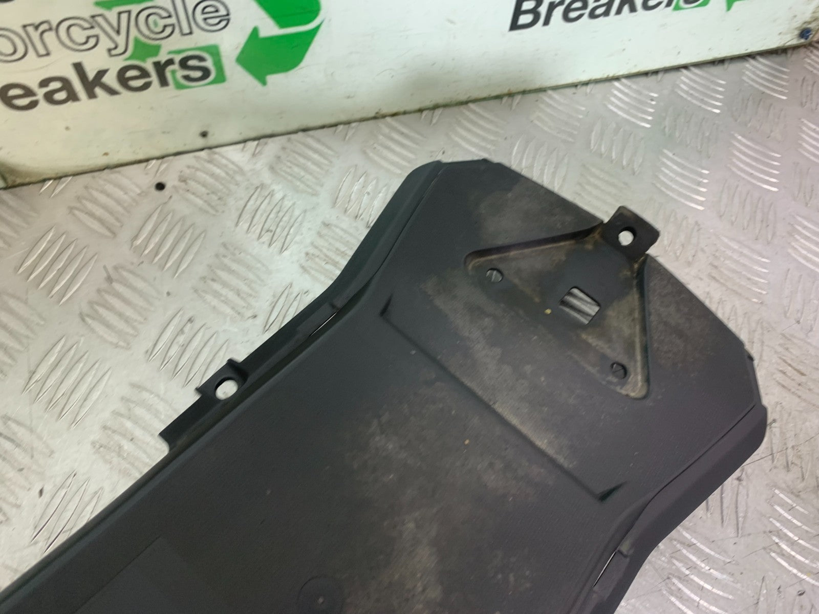 APRILIA TUONO 1000 V4R UNDERTRAY  YEAR 2011-13  (CMB1331)