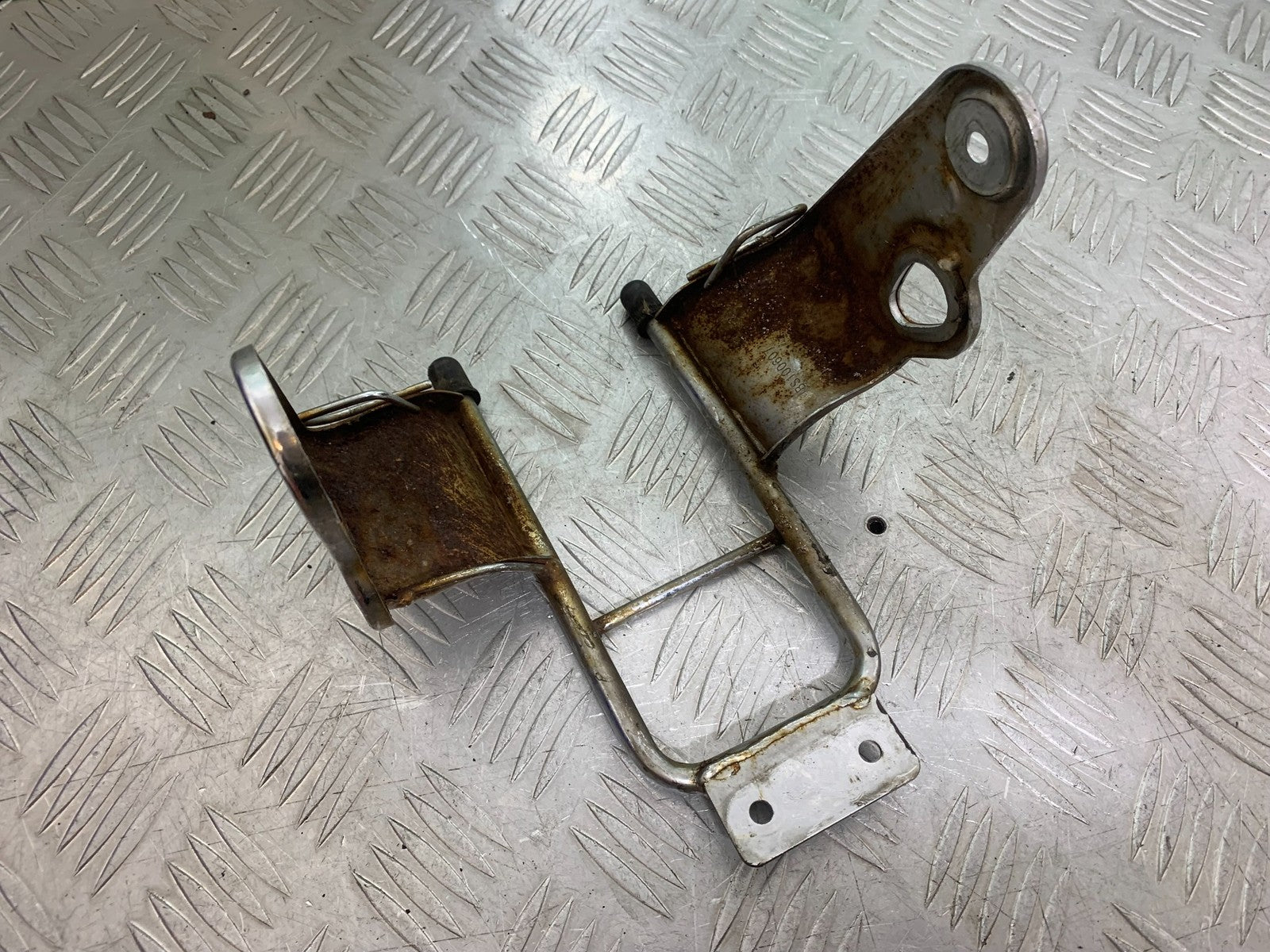 YAMAHA YBR125 CUSTOM HEADLIGHT BRACKET  YEAR 2008-2016 (CMB1192)