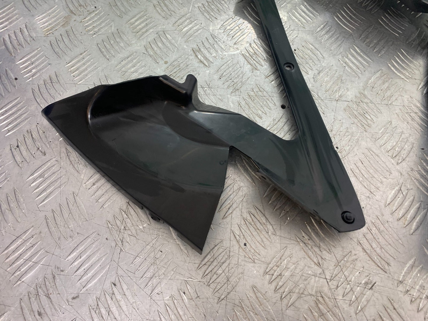 HONDA CBR1000 rr FIREBLADE LEFT AND RIGHT INNER INFILLS YEAR 2006  (CMB1220)