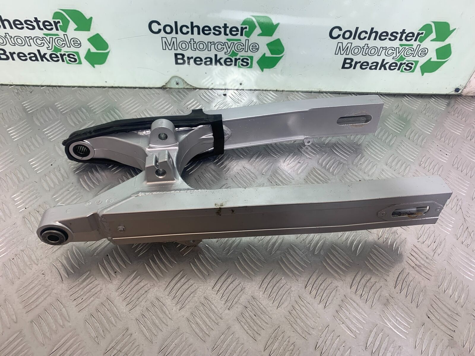 HONDA VFR400 VFR 400 NC21 SWINGARM   YEAR 1986-87 (CMB1043)