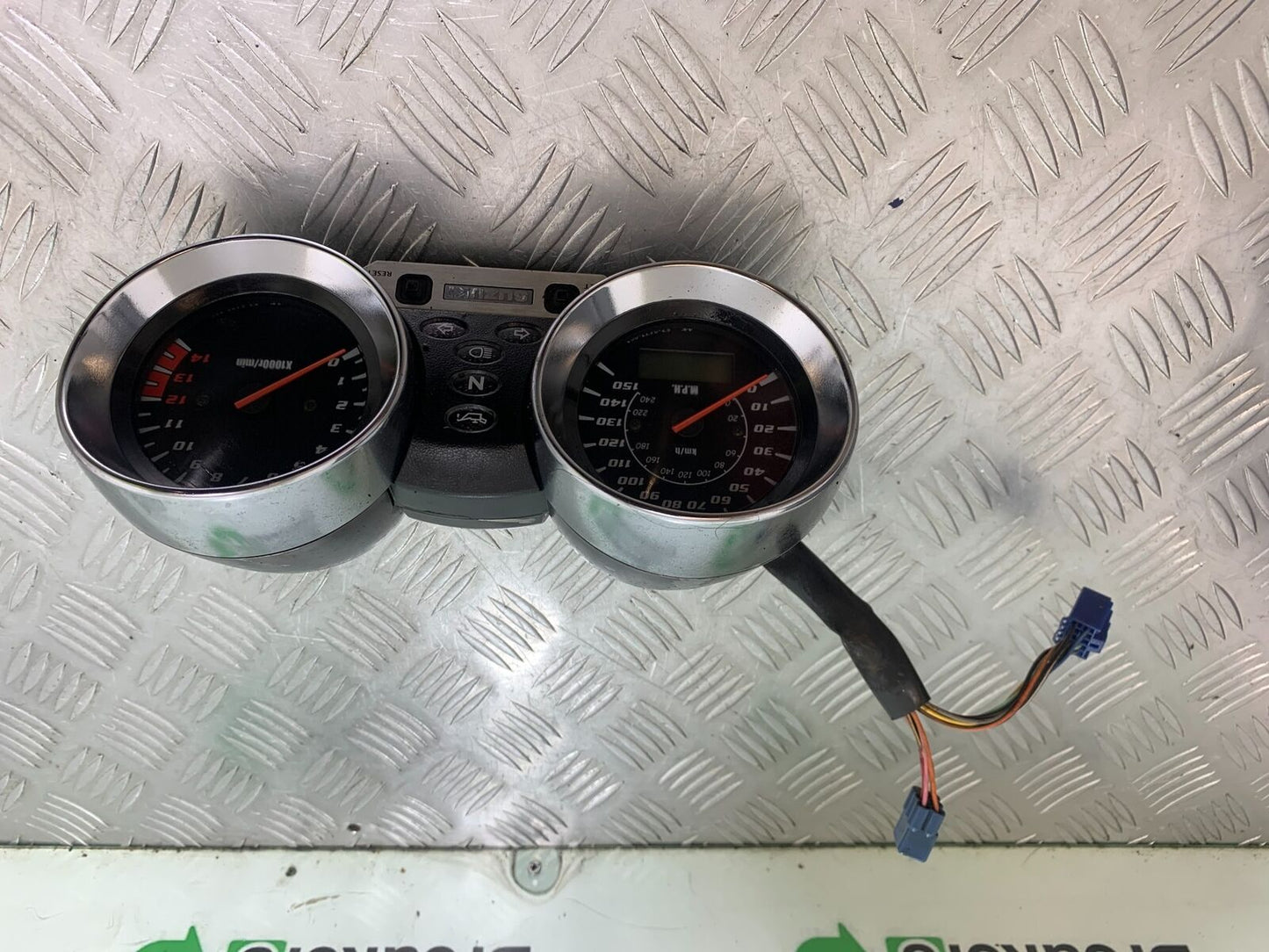 SUZUKI GSF600 GSF 600 BANDIT CLOCKS SPEEDO DASH   YEAR 2001-2003 (CMB1102)