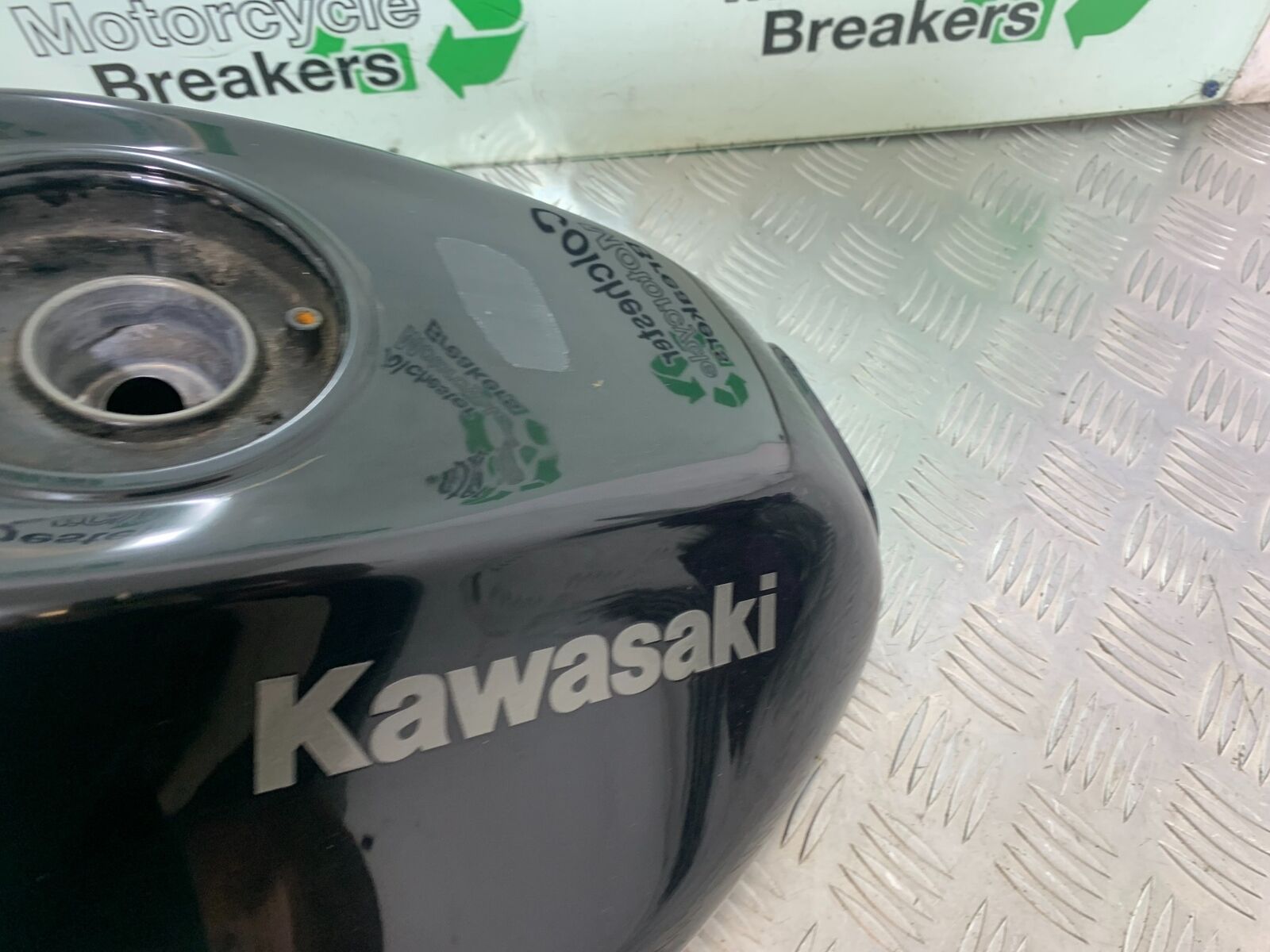 KAWASAKI ER6 N PETROL TANK  YEAR 2005-2008 (CMB1034)