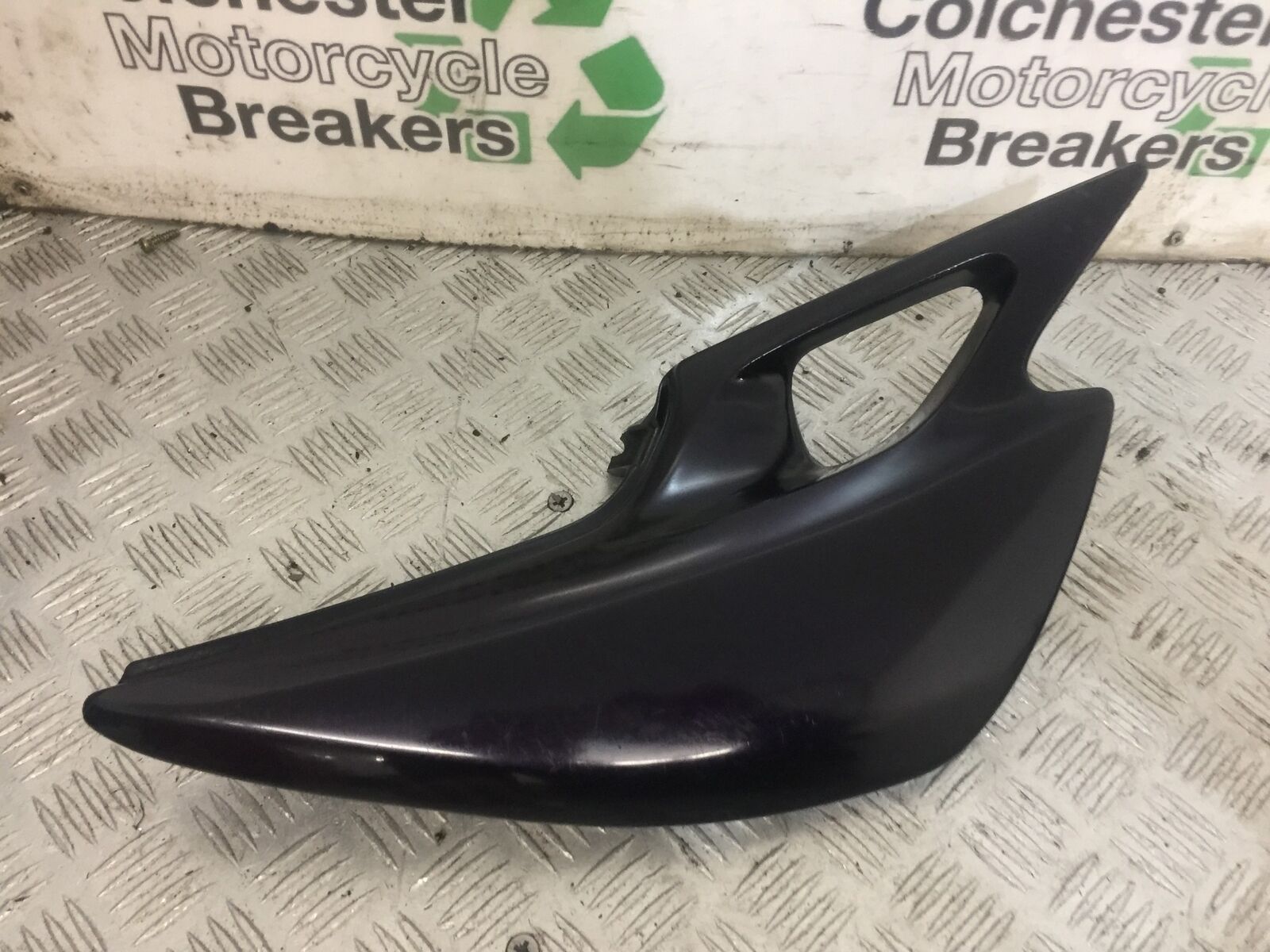 KAWASAKI ER5 RIGHT SEAT PANEL  YEAR 1999 (STOCK 825)