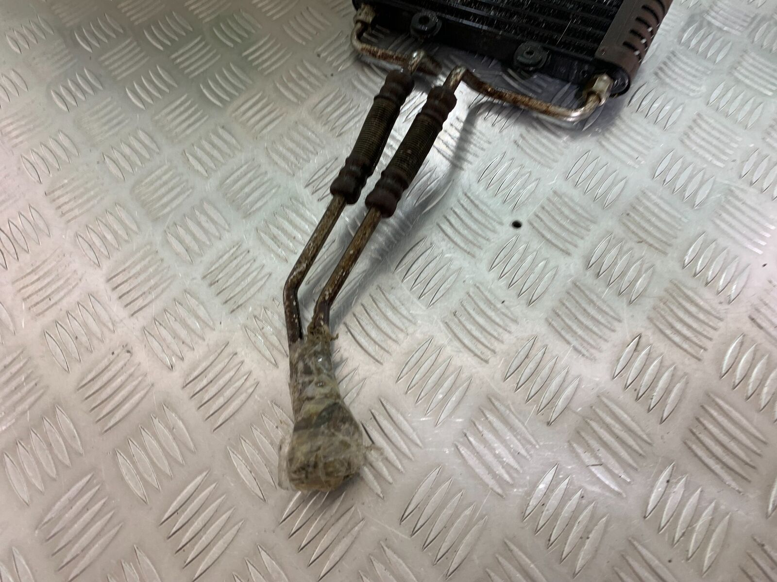 KAWASAKI ZR 750 ZEPHYR OIL COOLER AND LINES  YEAR 1991-95 (CMB1008)