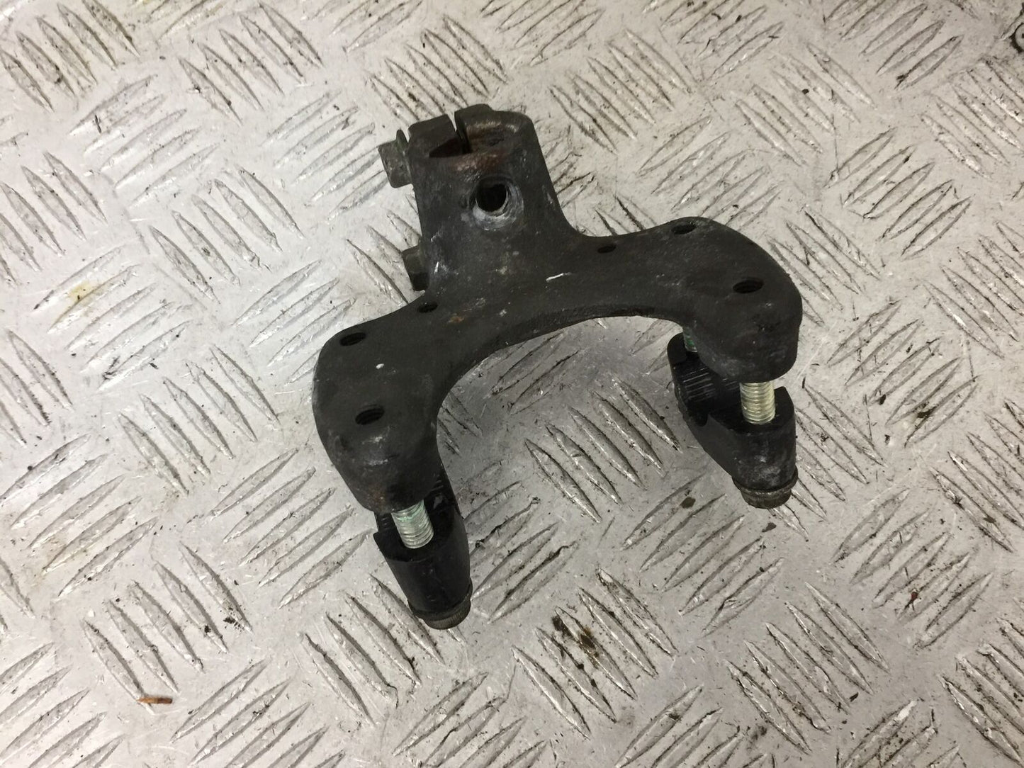 SUZUKI AN 250 BURGMAN HANDLEBAR CLAMP  YEAR 1999  (STOCK 881)
