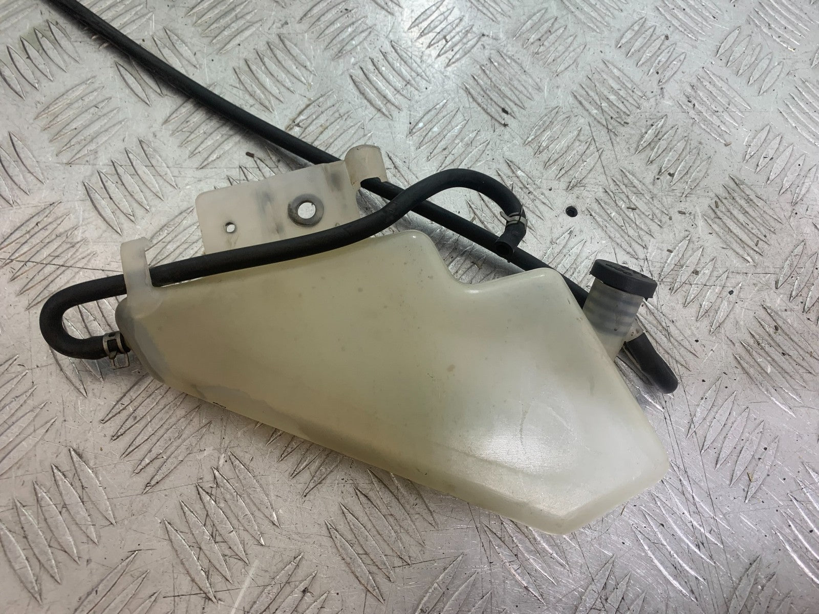 SUZUKI GSXR750 GSXR 750 K4 K5 COOLANT BOTTLE   2004-2005 (CMB1319)