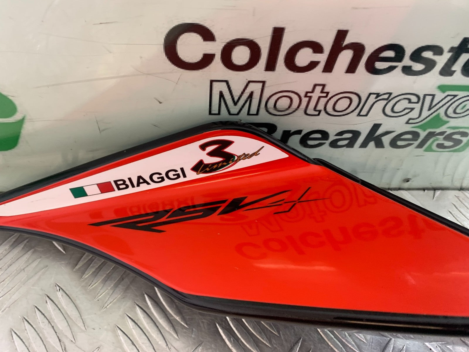 APRILIA RSV4 FACTORY RIGHT SEAT PANEL  YEAR 2009-2012 (CMB1224)