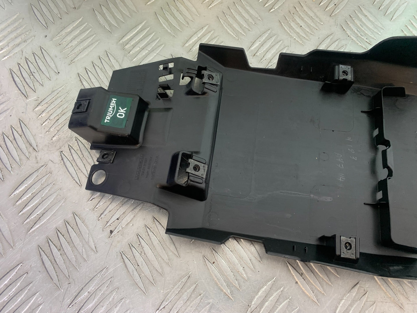 TRIUMPH TRIDENT 660 UNDERTRAY   YEAR 2021-2024 (CMB1148)