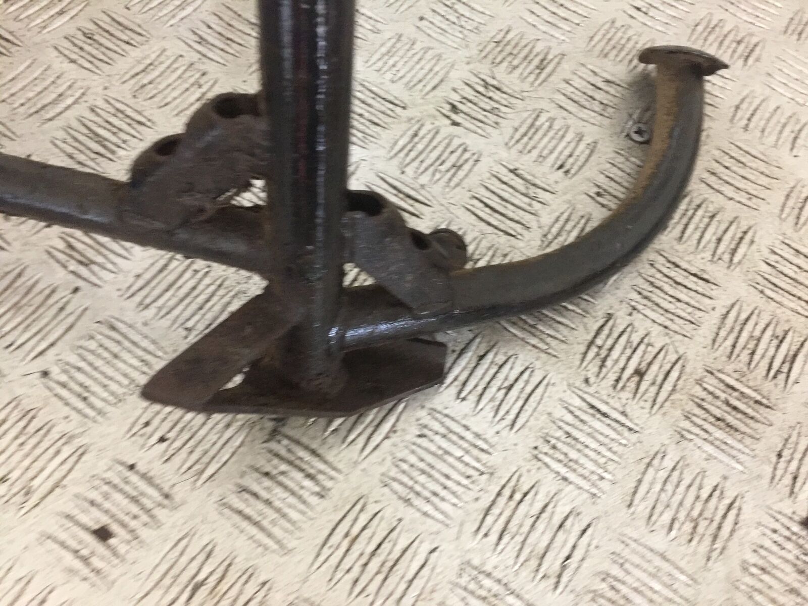 TRIUMPH TROPHY 1215 SE CENTER STAND  2012-2017 (STOCK 740)