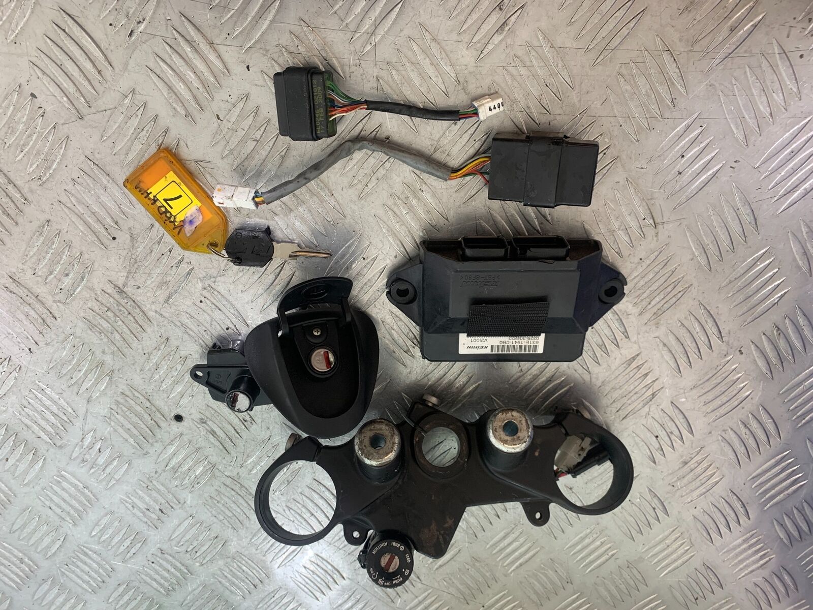 KTM 990 SUPERMOTO T ECU LOCKS KEY   YEAR 2010-2011  (CMB1127)