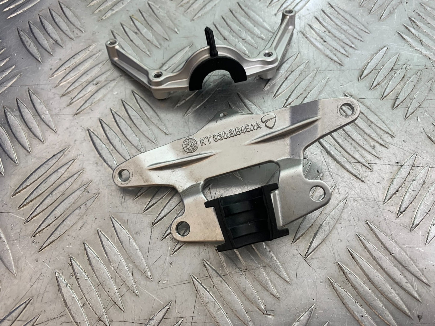 DUCATI 1299 PANIGALE REAR TANK BRACKET  YEAR 2016 (CMB 1187)