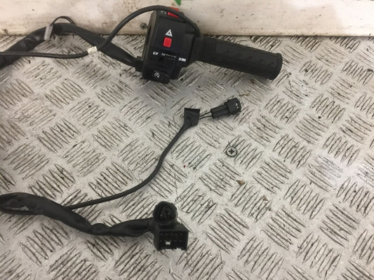 SUZUKI 650 BURGMAN RIGHT SWITCH GEAR  YEAR 2014-2018 (STOCK 769)
