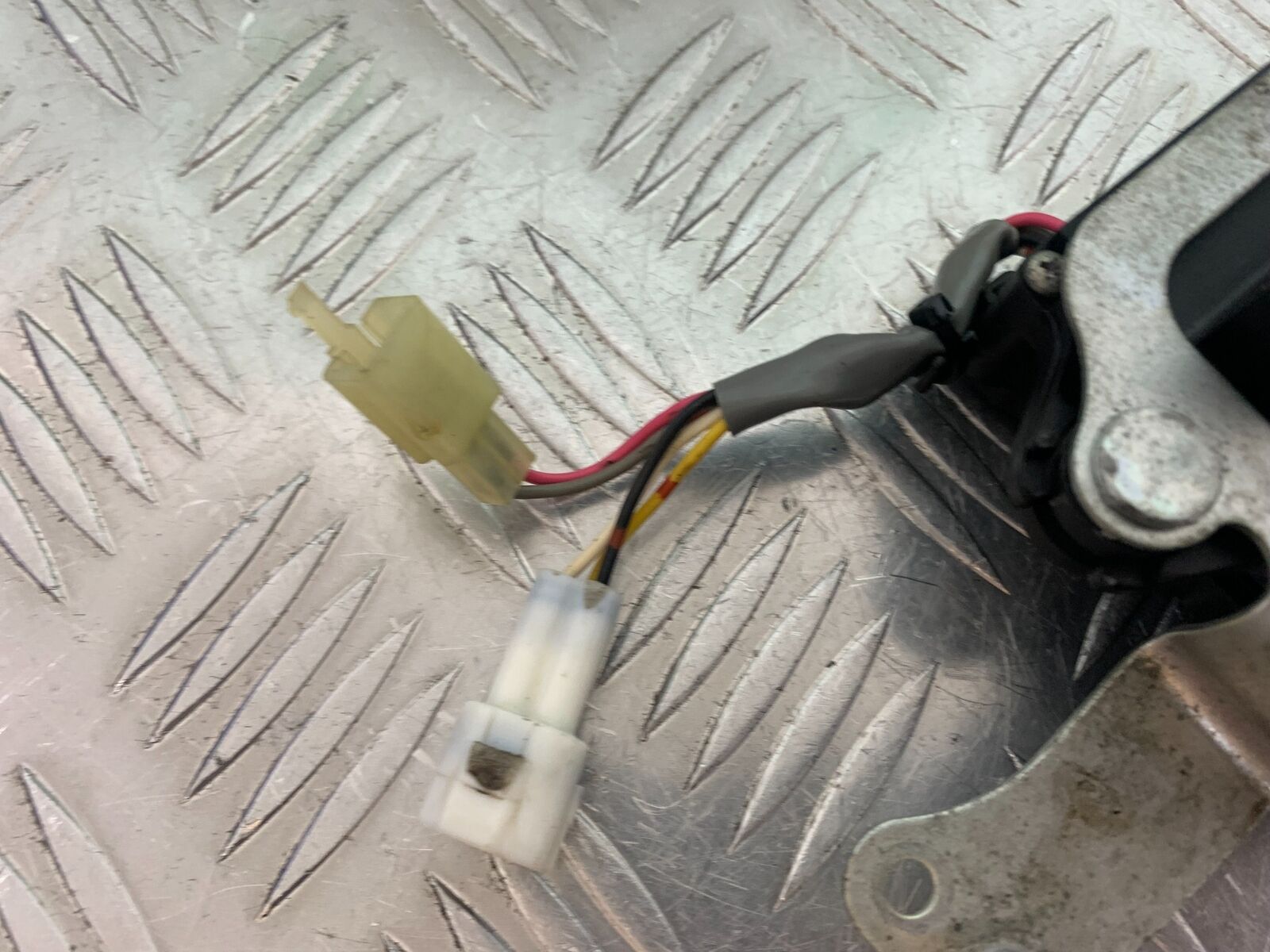 KAWASAKI ZX6R ZX6 R SERVO MOTOR   YEAR 2007 2008 (CMB1002)