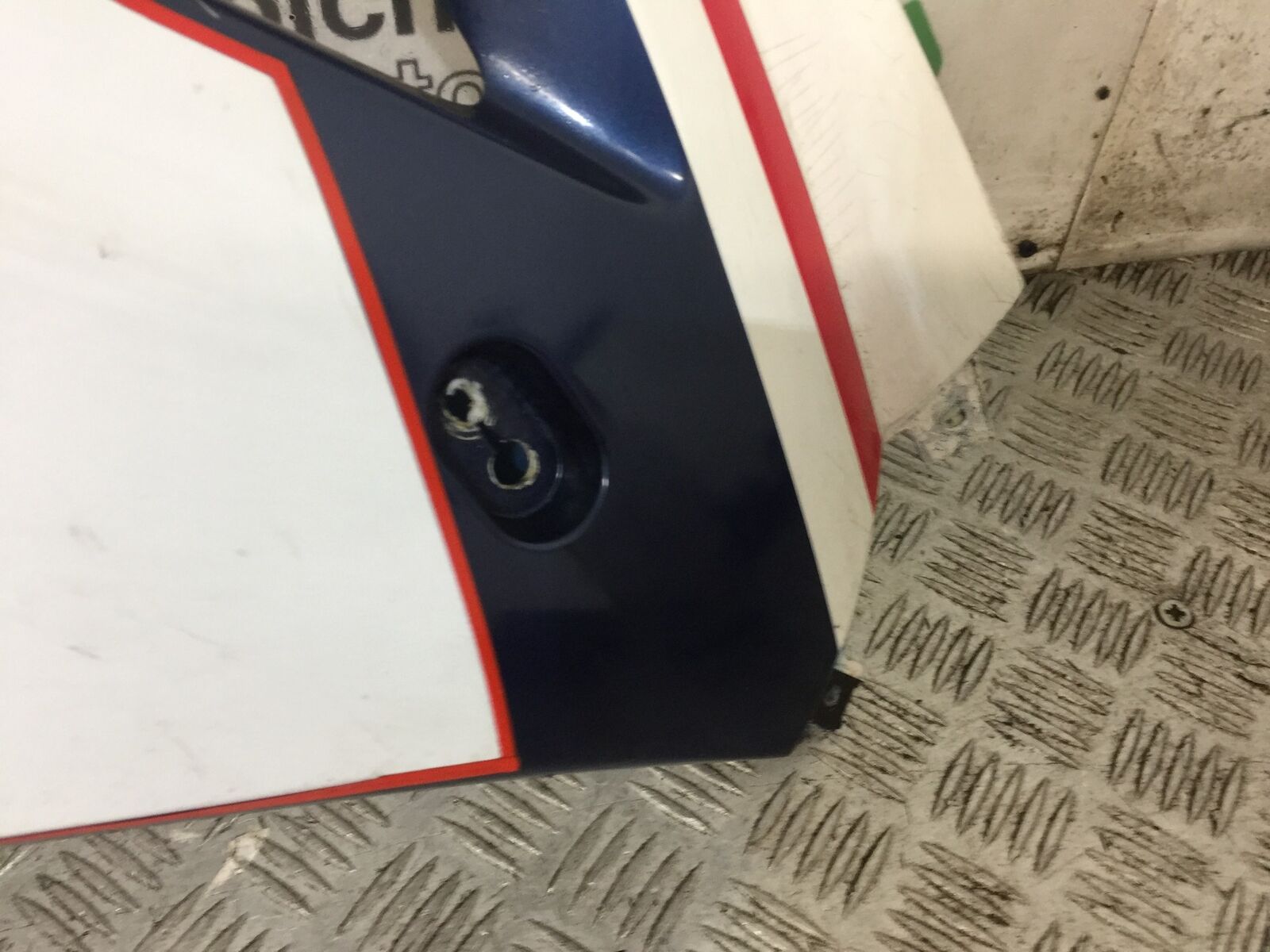 TRIUMPH 675 DAYTONA RIGHT FAIRING PANEL YEAR 2006-2008 (STOCK 789)